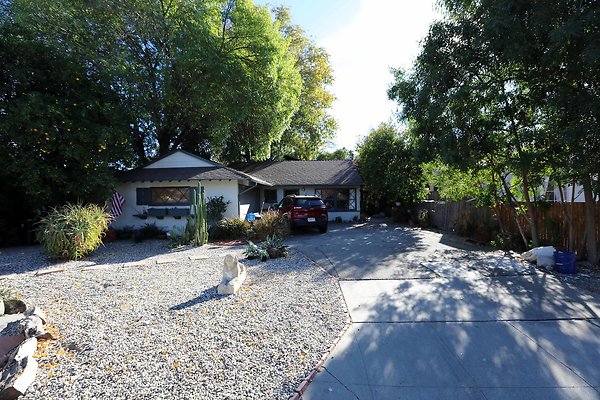 452A Front Ext 0002