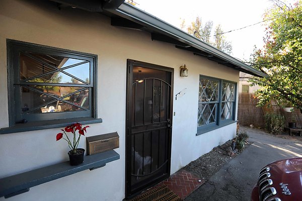 452A Front Door 0012