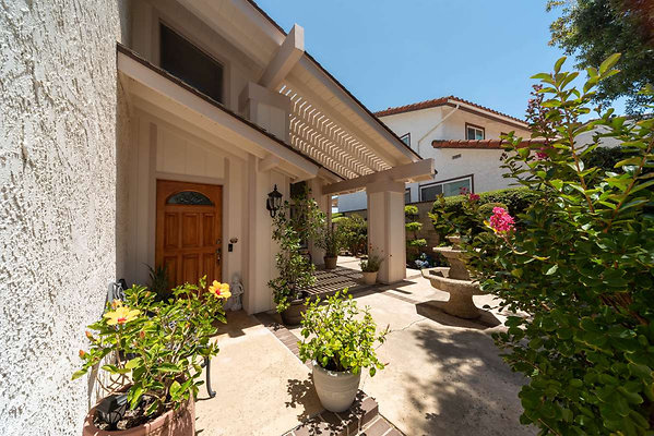 12828 porch 1