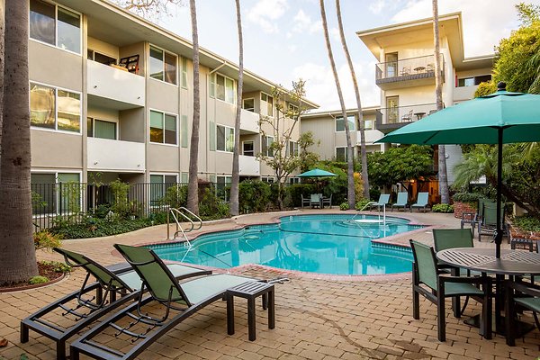 Brentwood - 233 S. Barrington 90049 - A2F 646