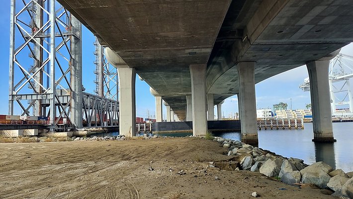 Long Beach - Commodore Heim Bridge - Underneath