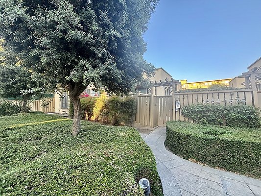 Hollywood - 1554 Serrano Ave.
