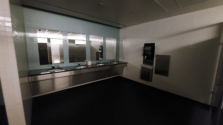 12 Women&apos;s Room (2)