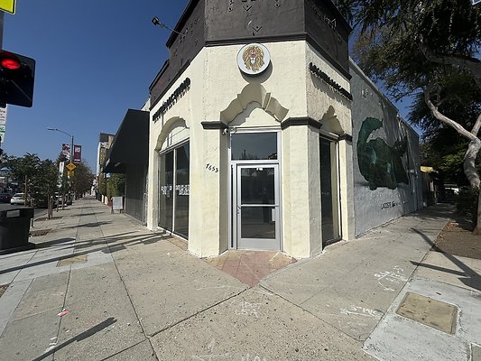 7653 Melrose Ave