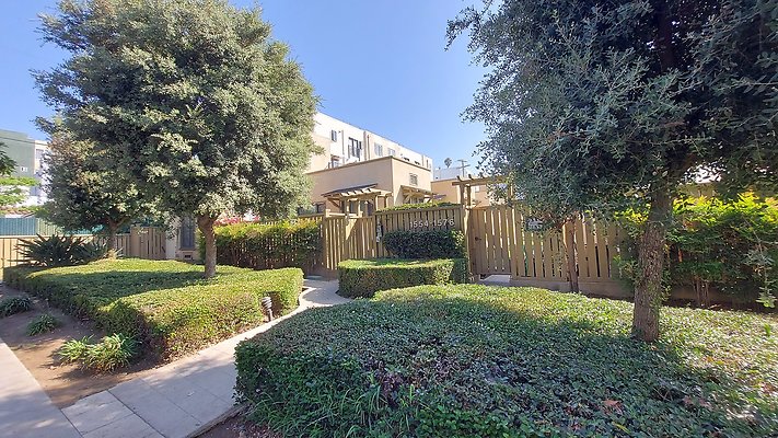 1554 Serrano Ave - Emily - Hollywood Court Bungalows - 323 962 4320