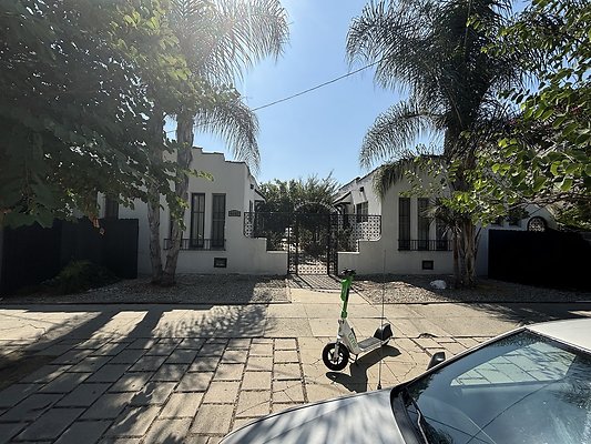 Hollywood - 4442 Burns ave