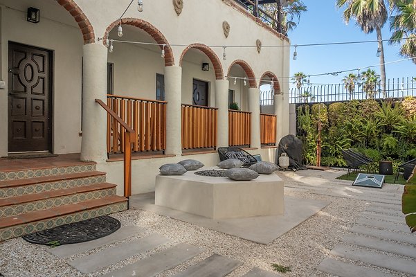 Venice - 1915 Ocean Front Walk - PL9462 - Prod Loc