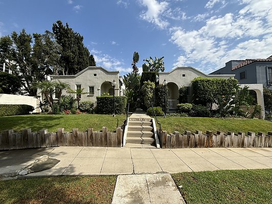 Hollywood - 620 N Plymouth Blvd