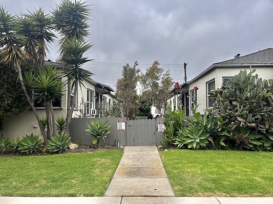 Venice - Washington Blvd. Apartment Homes - 607 Washington Blvd, Venice, CA 90292