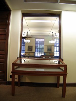 8 Oxy library display case