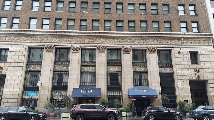 DTLA - Hotel La Perla