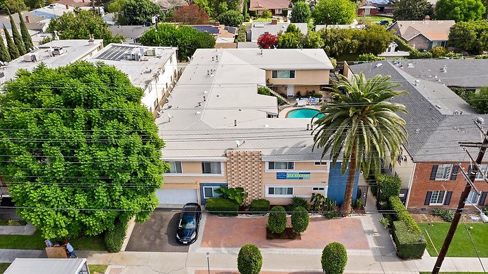 Van Nuys - 5840 Hazeltine Avenue - A2F 361