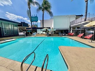 Sojourn Hotel 15485 Ventura Blvd Sherman Oaks 7750