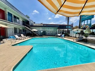 Sojourn Hotel 15485 Ventura Blvd Sherman Oaks 7746